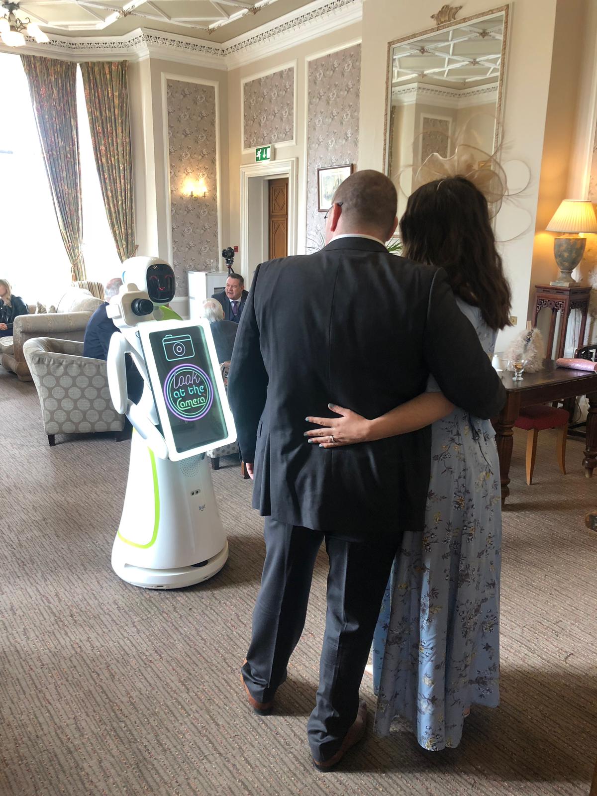 結婚式でのロボットカメラマン